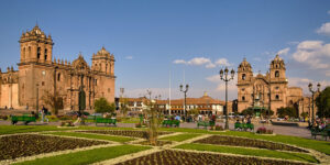 Aerial view of Cusco's historic landmarks and streets.